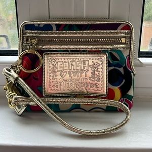 Coach Poppy Pop C Wristlet - used